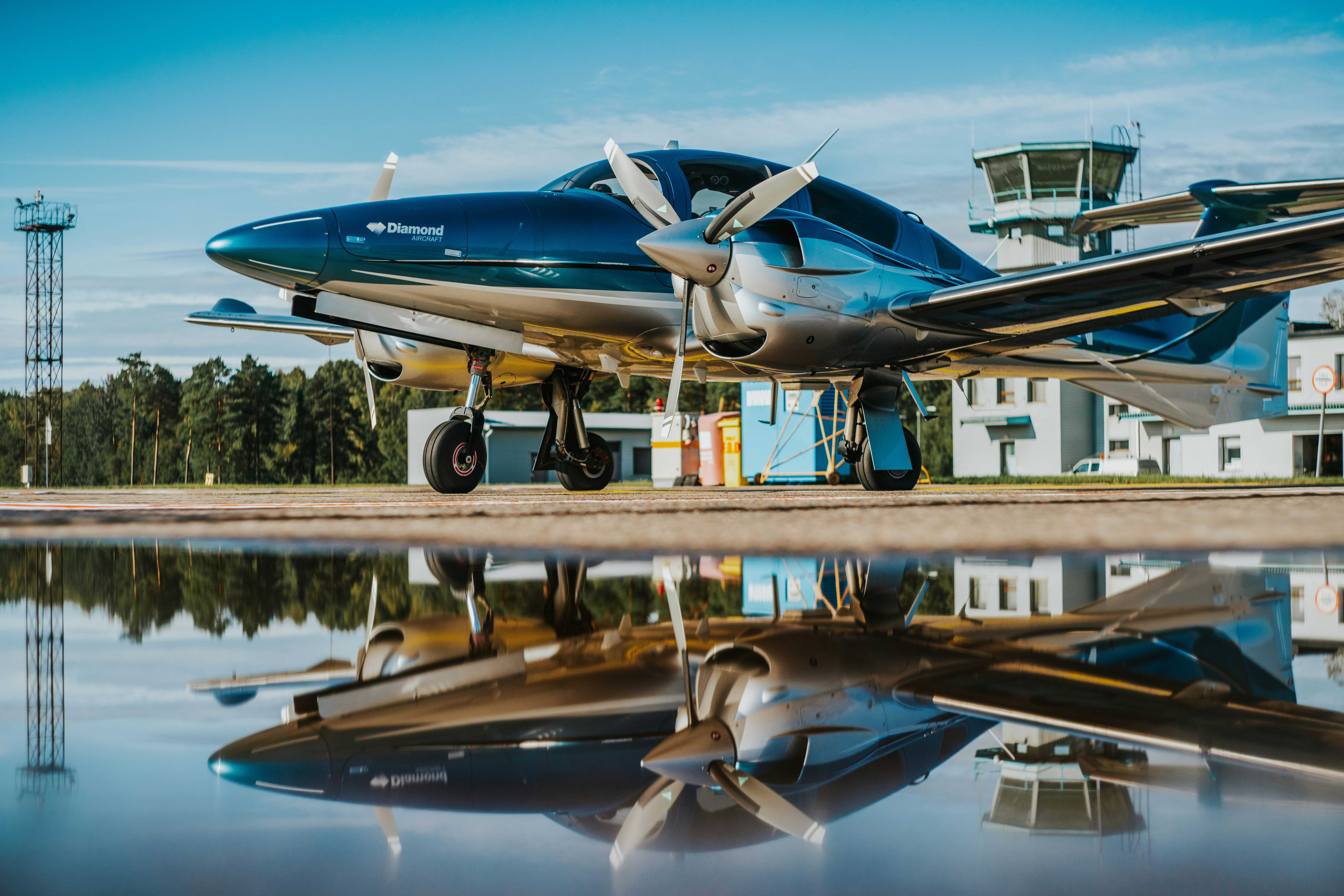 Diamond twin-engine piston aircraft on the ramp